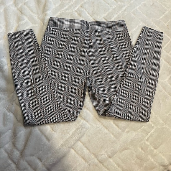 Old Navy black and white plaid leggings - Size Medium - gently used grea… - Picture 6 of 8